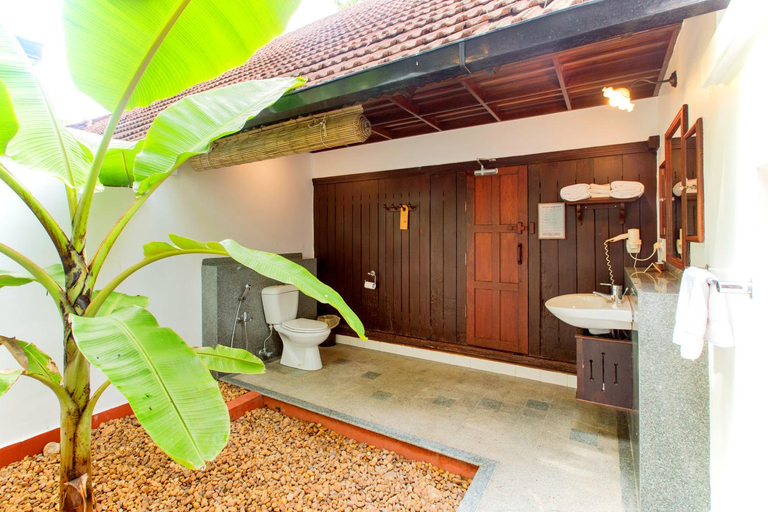 Bathroom 5, Coconut Lagoon - CGH Earth, Kottayam
