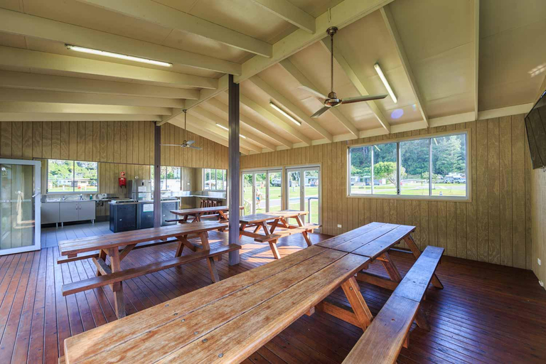 Food & Drinks, Reflections Holiday Parks Seal Rocks, Great Lakes