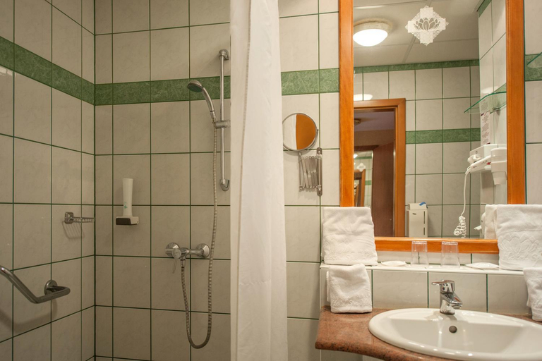 Bathroom 3, Hotel Spa Heviz, Hévíz/Keszthely