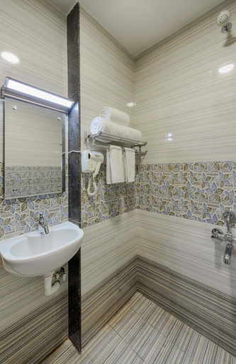 Bathroom 3, Hotel Ramraj Regency, Kanniyakumari