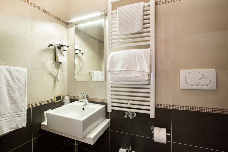 Bathroom 4, Hotel Torino, Venezia