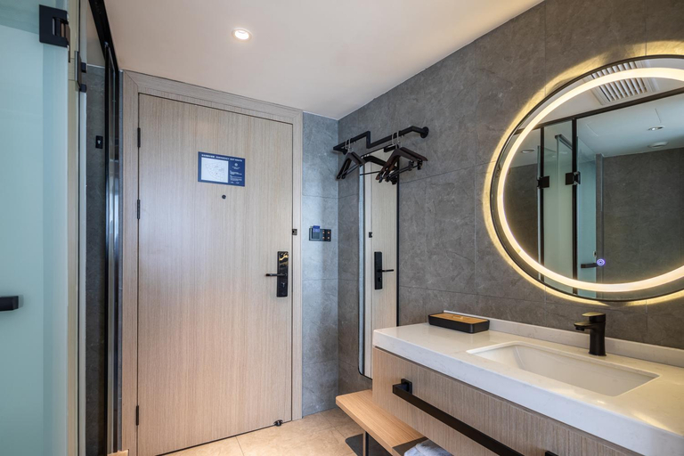 Others 5, Xinhuating Business Hotel, Lishui