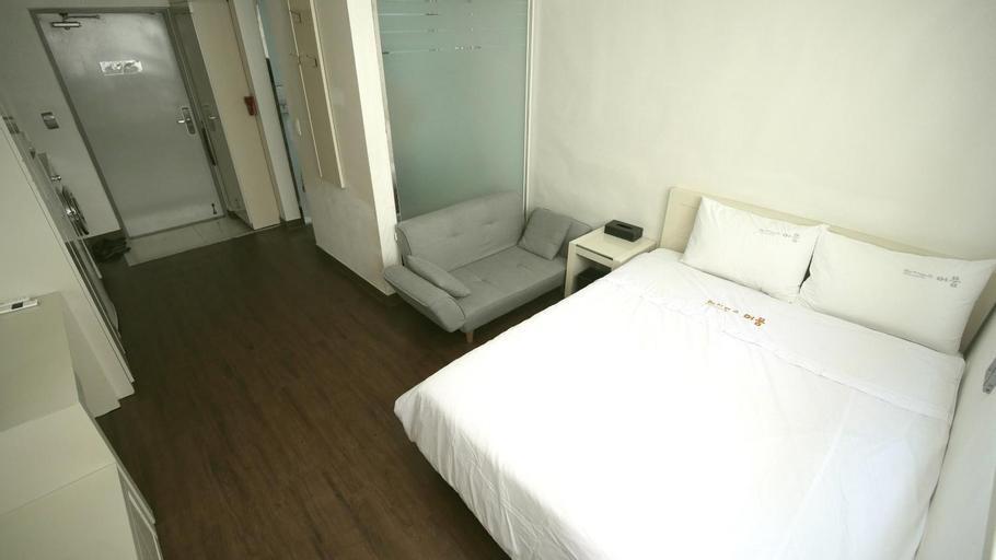 Bedroom 12
