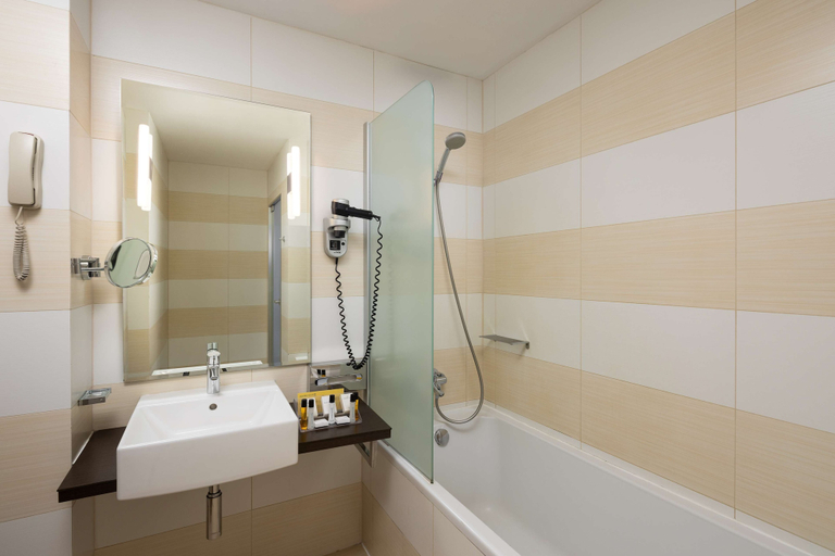 Bathroom 5, Golden Tulip Ana Tower Sibiu, Sibiu