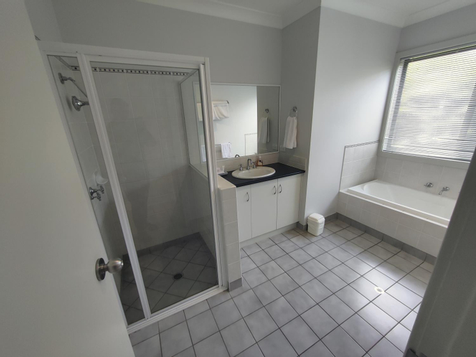 Bathroom 16
