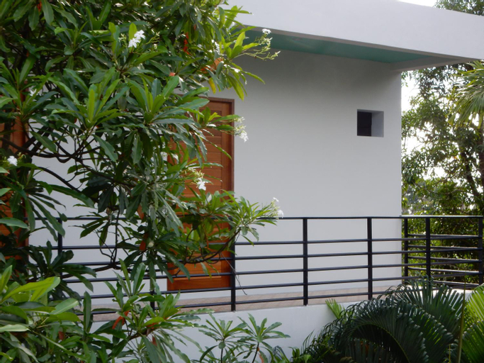 Exterior 12