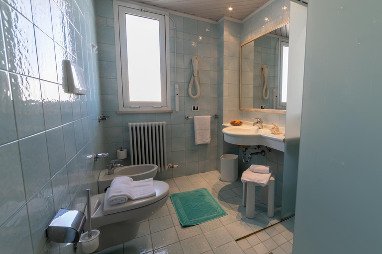 Bathroom 5, Residence Hotel Club House, Rimini