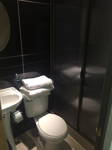 Bathroom 3, Alem Do Horizonte, Iquique