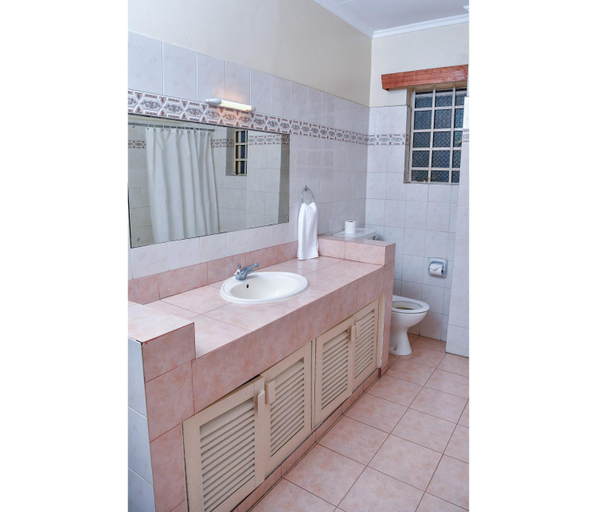 Bathroom 4, HillPark Hotel Nairobi, Kibra