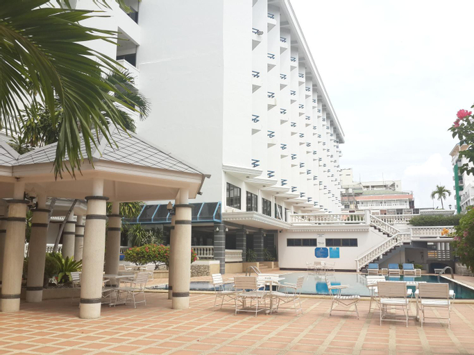 Exterior & Views 13