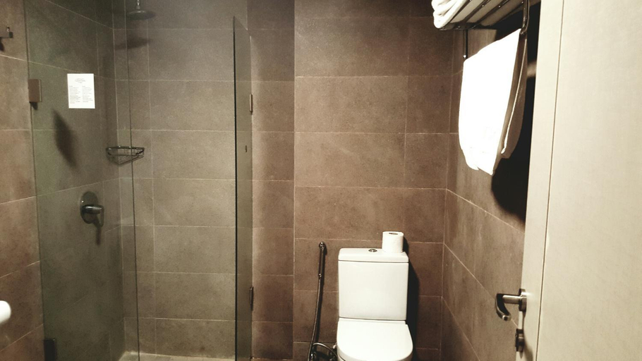 Bathroom 3, Grand Hotel Central Conakry, Conakry