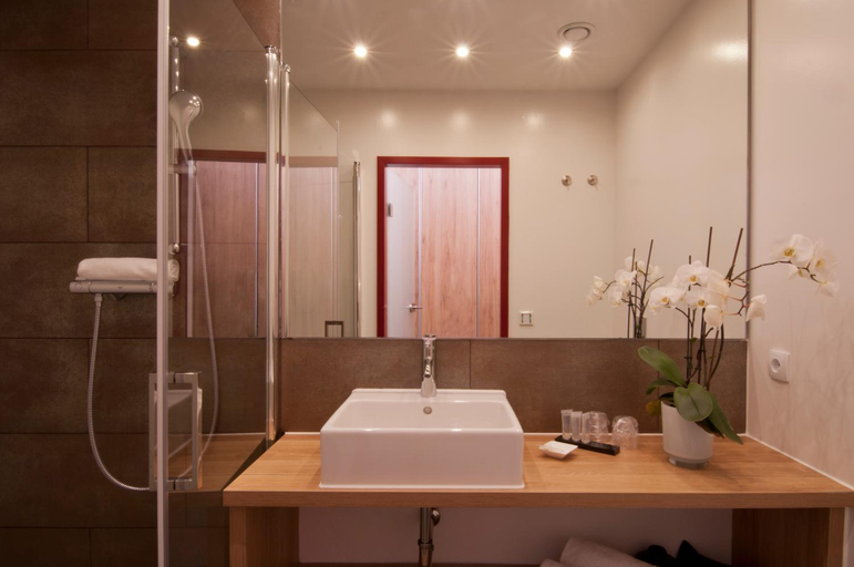 Bathroom 7