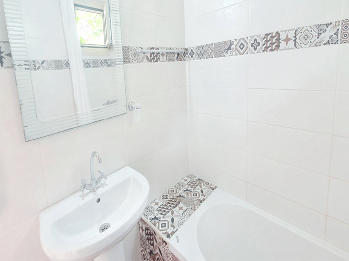 Bathroom, Spacious Room in Creta for 3 people, with Ac, Swimming Pool and Nature, Crete