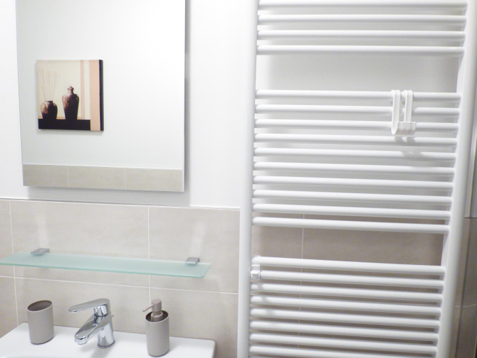 Bathroom 2, Giravento, Cuneo