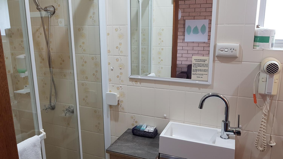 Bathroom 4