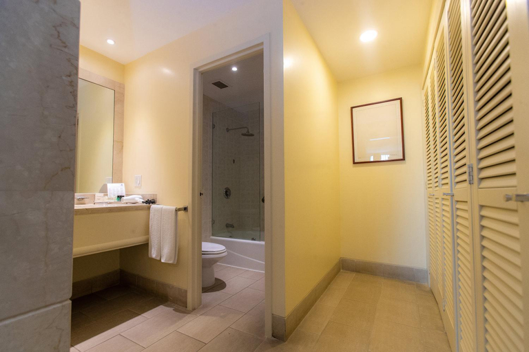 Bathroom 5, Hotel Colon Salinas, Salinas