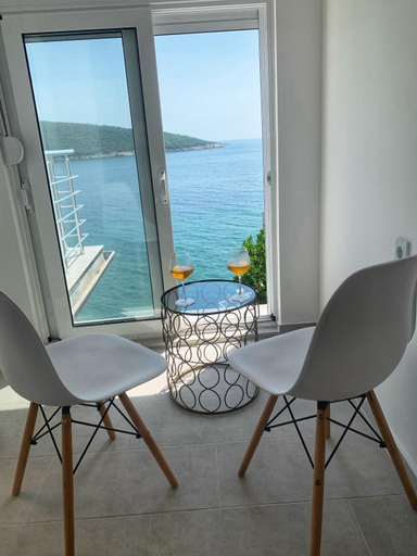 Others 5, Azzure Apartment