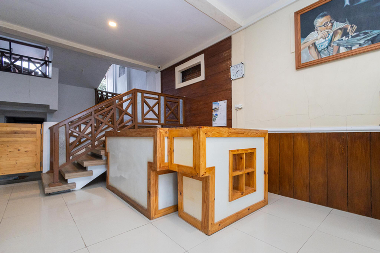 Public Area 2, RedDoorz Syariah @ Wisma Djokorio Poncokusumo, Malang