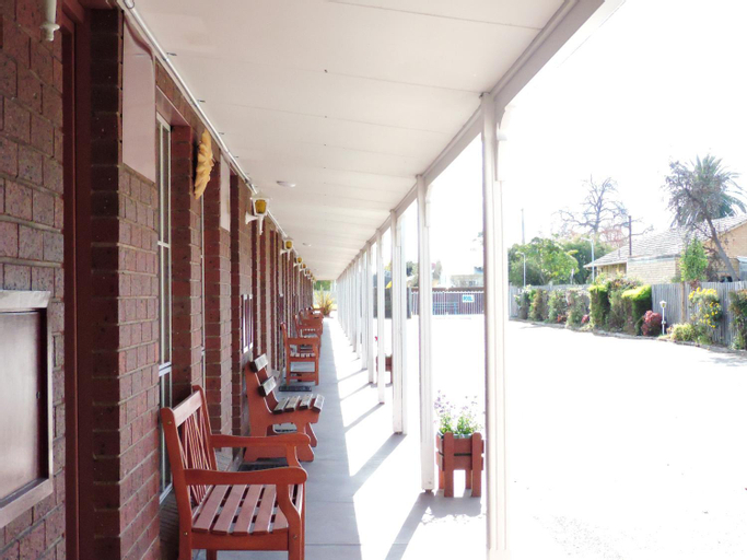 Exterior & Views 24