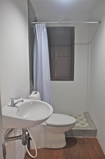 Bathroom 5, Niwas Ayutthaya, Phra Nakhon Si Ayutthaya