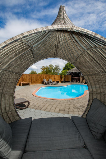 Sport & Beauty 2, Le Chalet Suisse Motel, Taupo