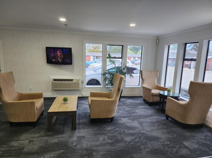 Public Area 2, Alpine Inn, Fraser Valley