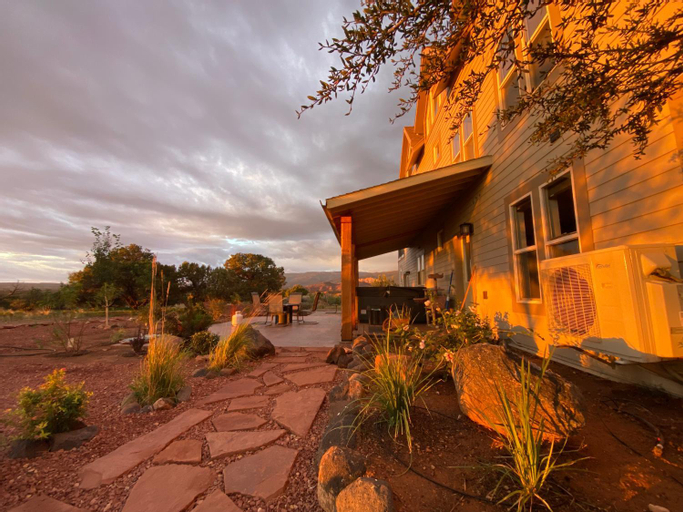 SkyRidge Inn, Wayne