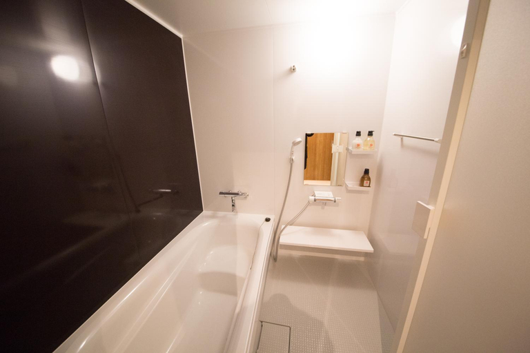Bathroom 3, City Kaigetsu, Sumoto