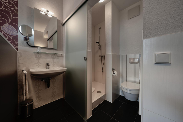 Bathroom 16