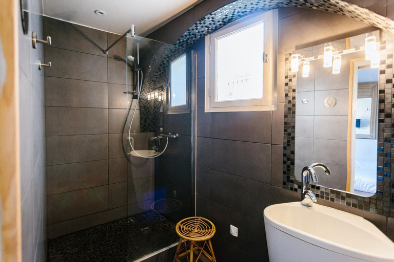 Bathroom 11