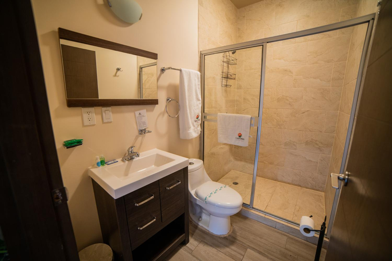 Bathroom 2, California Comfort & Suites, Mexicali