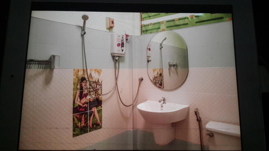 Bathroom, Nan Inn Bungalow, Pulau Phuket