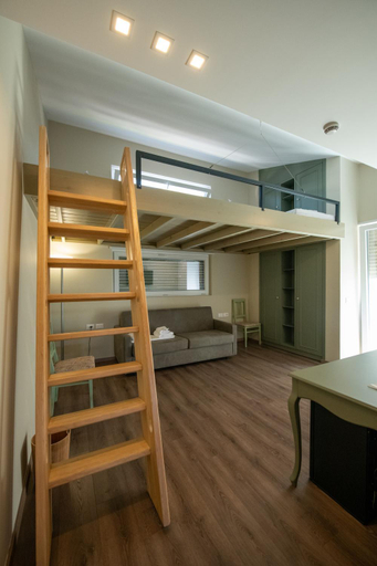 Others 5, Hotel Vila 11, Durrësit