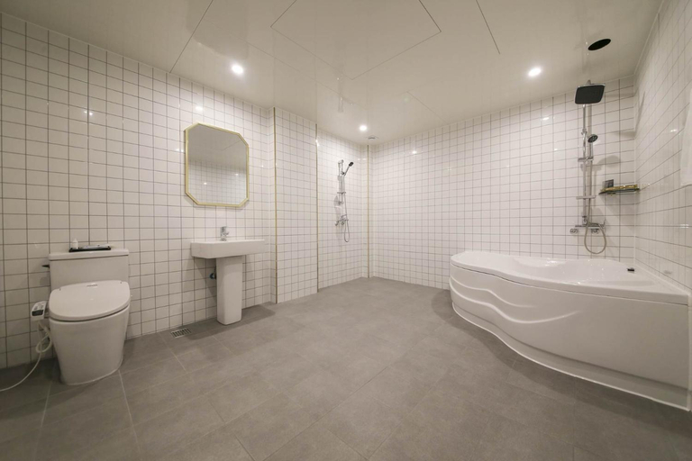 Bathroom 4, Benikea Cheonan Tourist Hotel, Cheonan