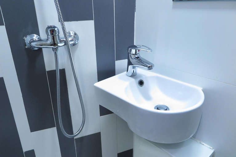 Bathroom 13