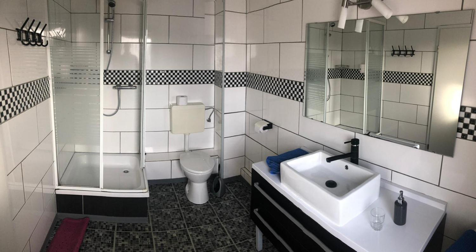 Bathroom 4, Pension Lume, Neuwied