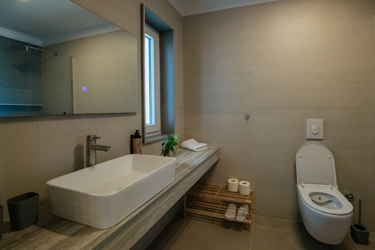 Others 4, Hotel Vila 11, Durrësit