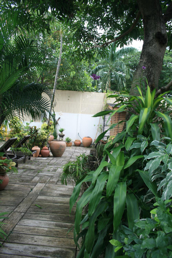 Exterior & Views 23