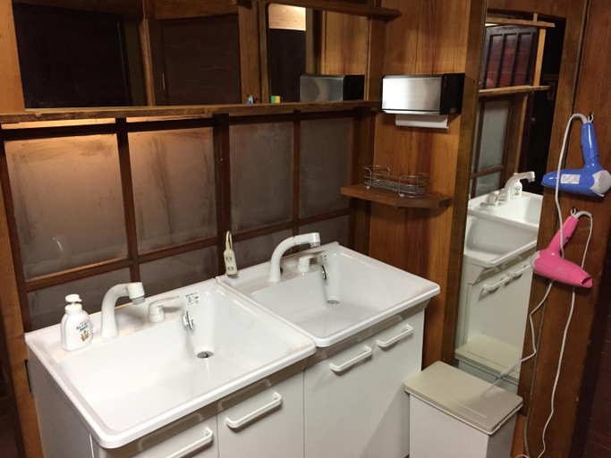 Bathroom 3, Minsyuku Koshiyama, Shirakawa Village