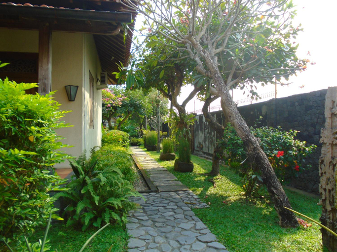 2, Villa Aquin, Solo