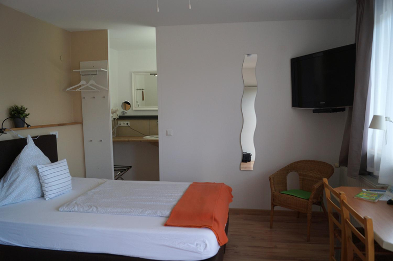 Bedroom 2, Kraft Hotel Pool & Klimaanlage AC, Alzey-Worms
