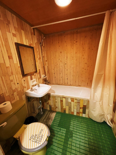 Bathroom 5, Doobaki Guesthouse, Gyeongju