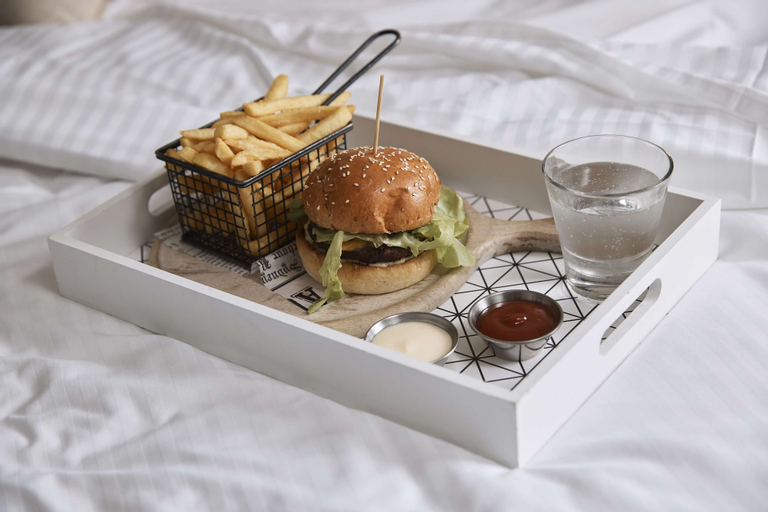 Food & Drinks 19