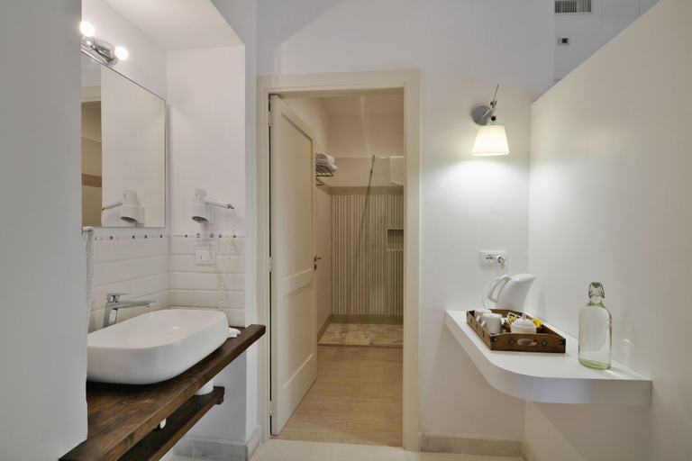 Bathroom 5, Palazzo Rollo, Lecce