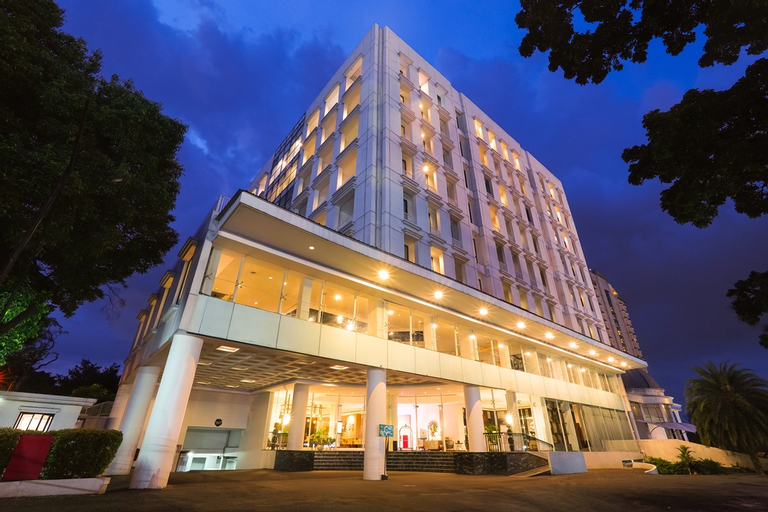 Exterior & Views 23