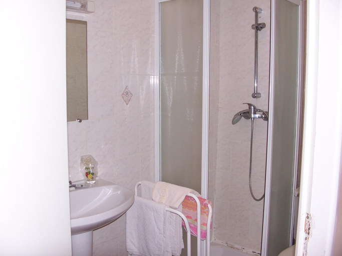 Bathroom 3, La Vieille Auberge, Haute-Loire