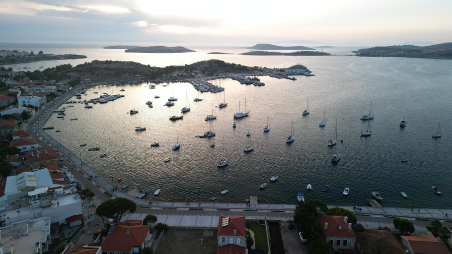 Others 3, Limon Pansiyon, Foça