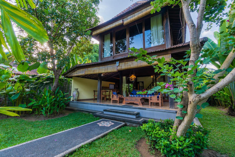 Exterior 1