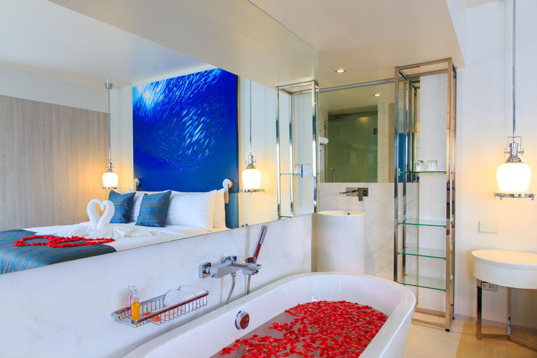 Bathroom 4, Grand Scenaria Hotel, Pattaya