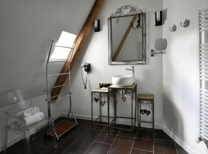 Bathroom 5, Château le Sallay, Nièvre